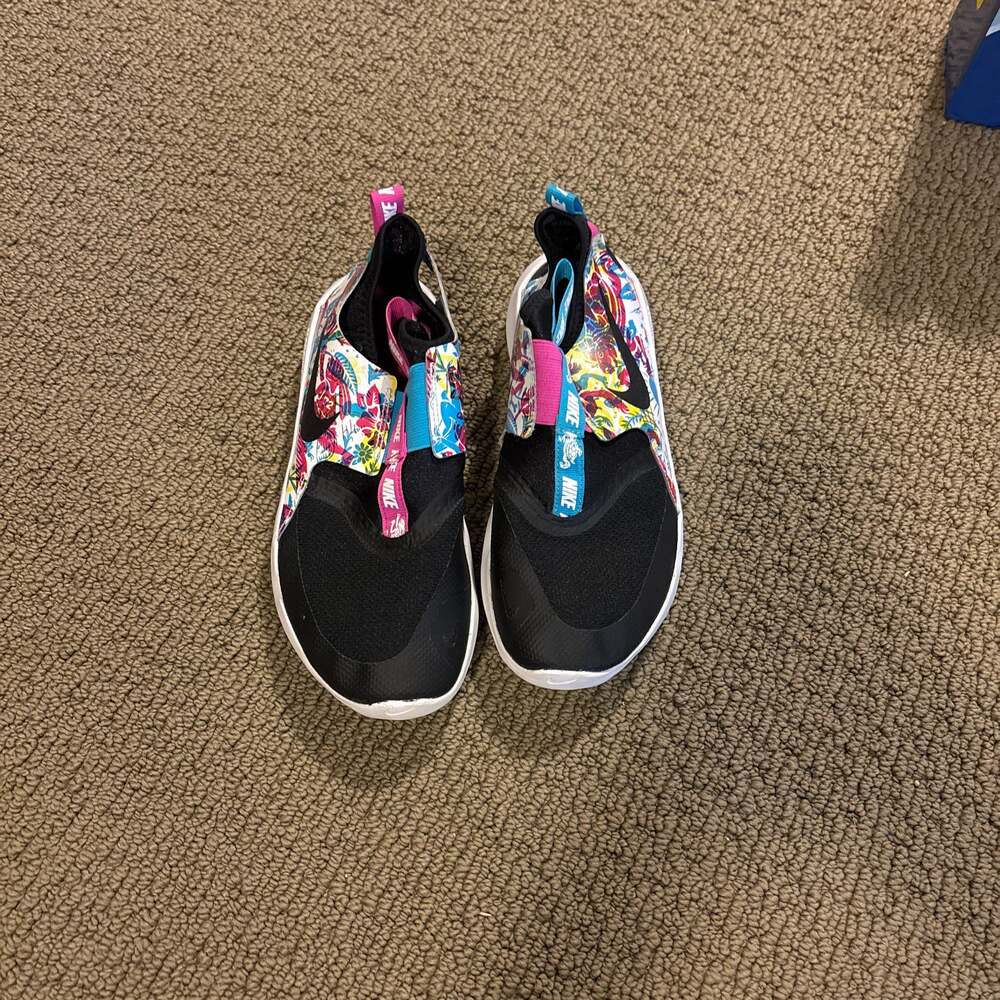 Nike Kids Size 5Y Flex Runner Fable Black Multi-Color Slip-On Running Shoes